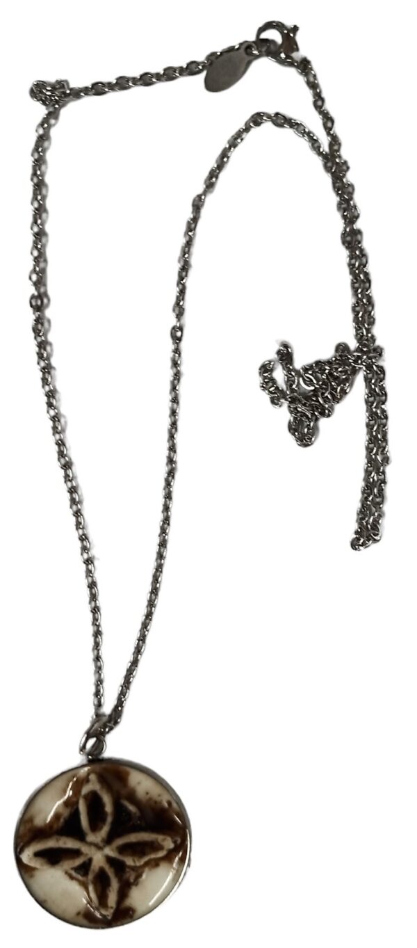Colgante Nudo de Bruja, Resina y Acero con cadena. Wicca.