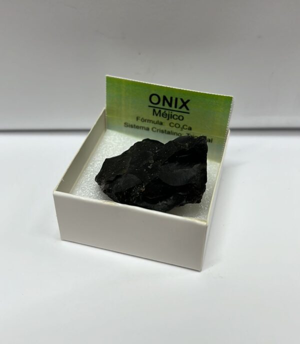 PIEDRA en bruto, natural ONIX NEGRO